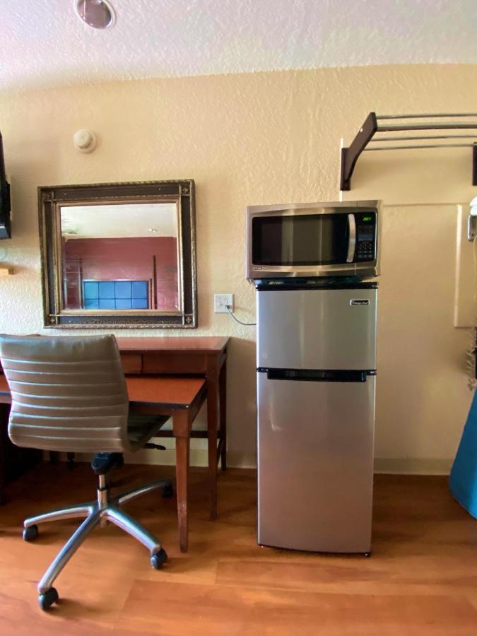 Economy Lodge Texas City Refinery Buitenkant foto